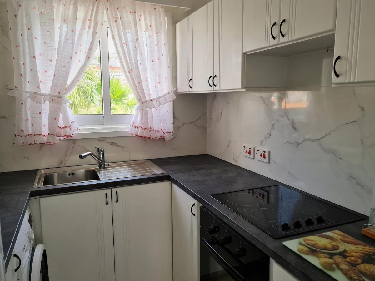 Easystay Two Bedroom Apartment Larnaca Exterior photo